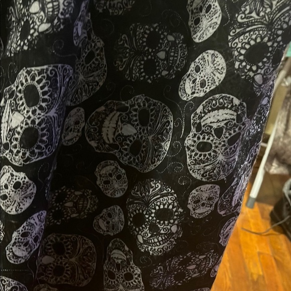 Express Black and White Skull Scarf - Picture 4 of 5